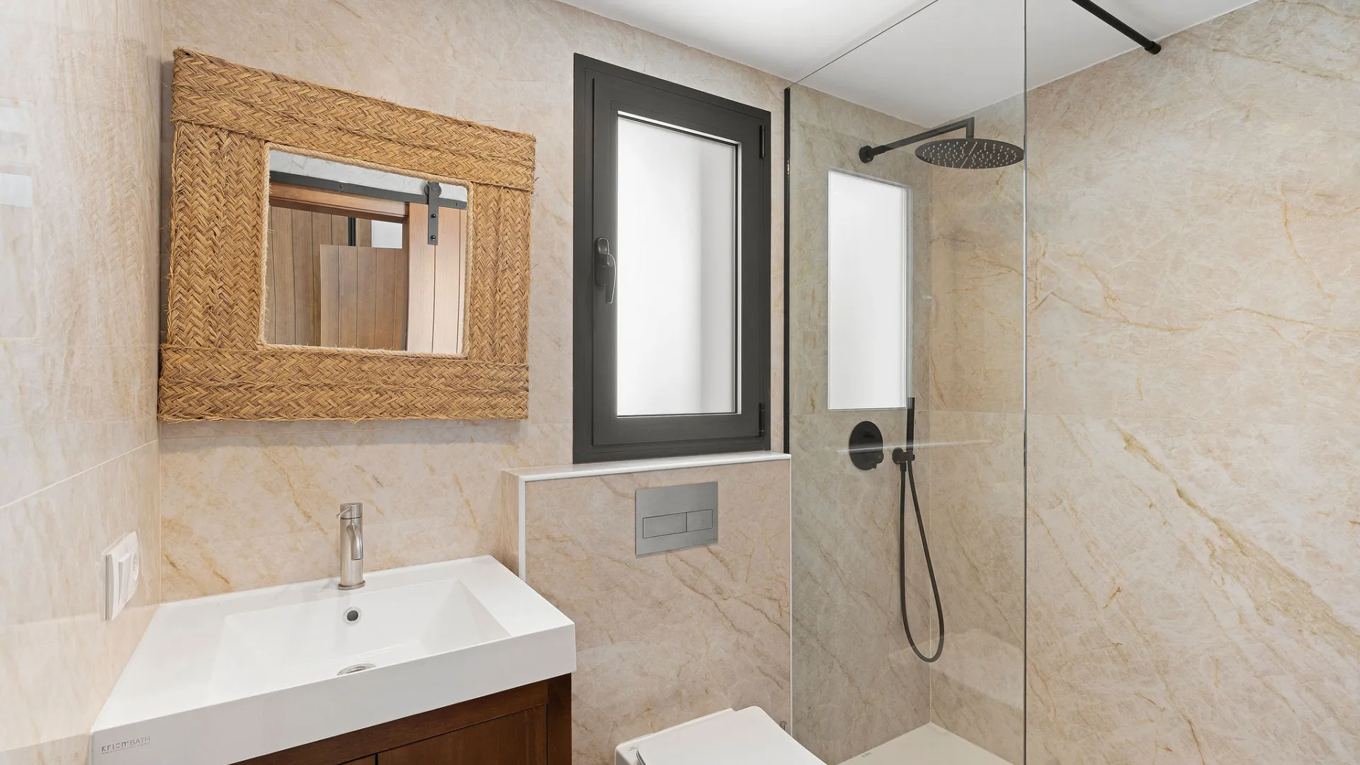 Villa for sale in Elviria with 4 bedrooms