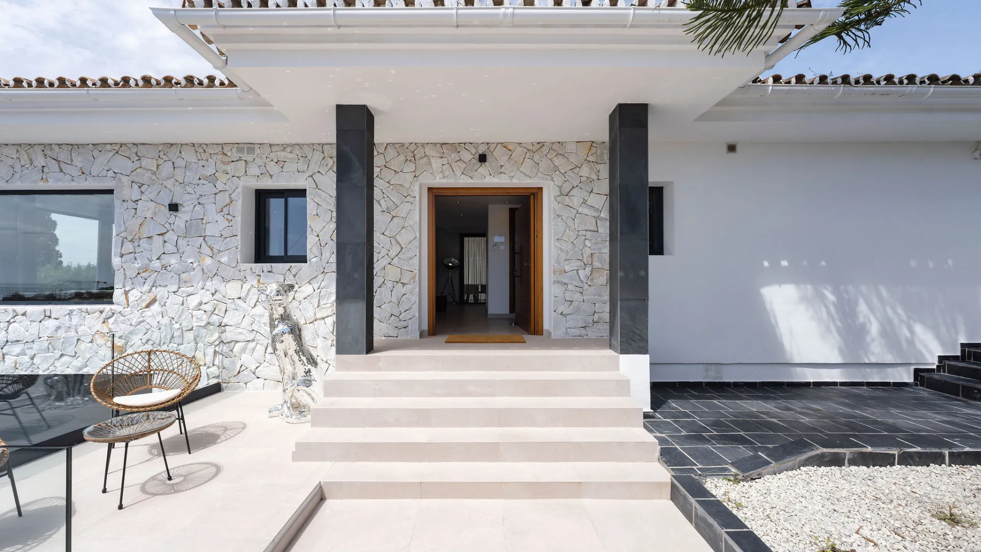 Villa for sale in Elviria with 4 bedrooms