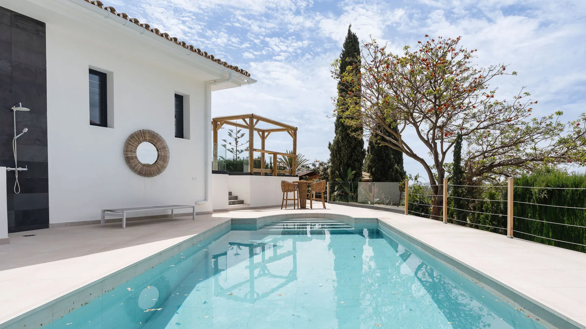 Villa for sale in Elviria with 4 bedrooms