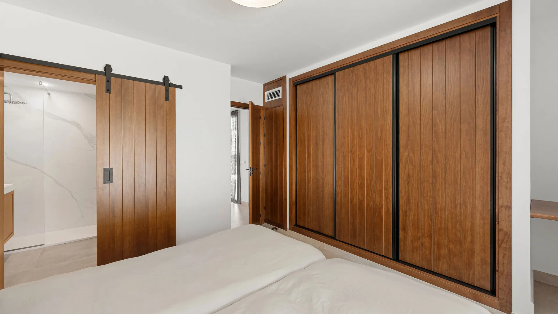 Villa for sale in Elviria with 4 bedrooms