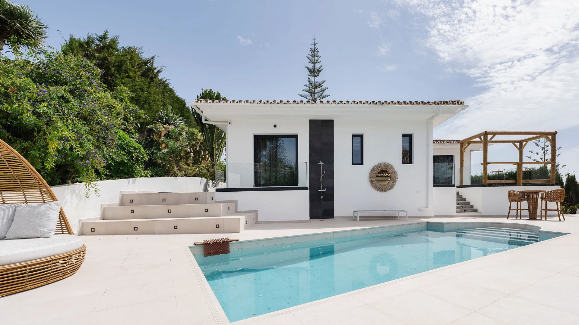 Villa for sale in Elviria with 4 bedrooms