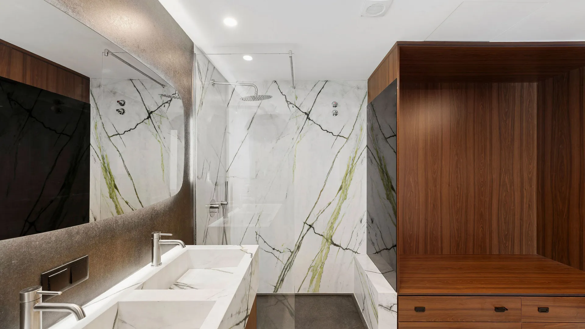 Villa for sale in Elviria with 4 bedrooms