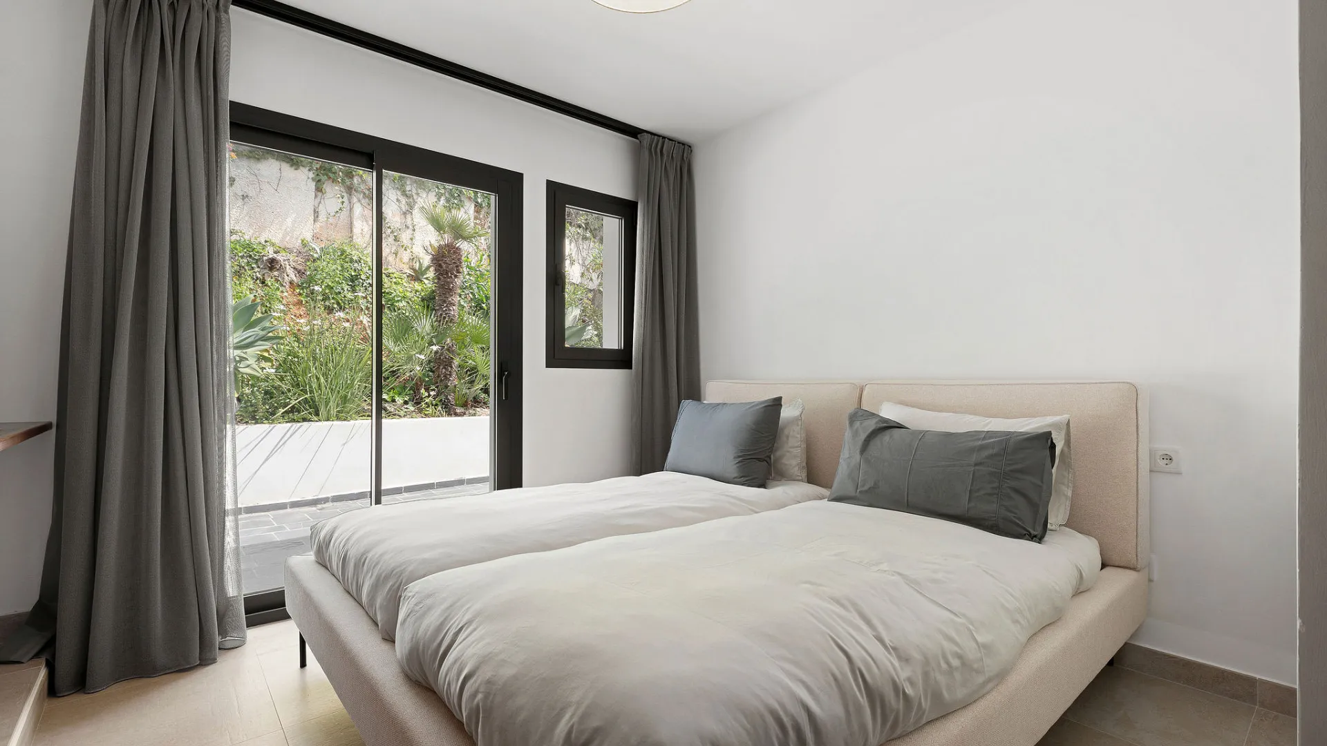 Villa for sale in Elviria with 4 bedrooms