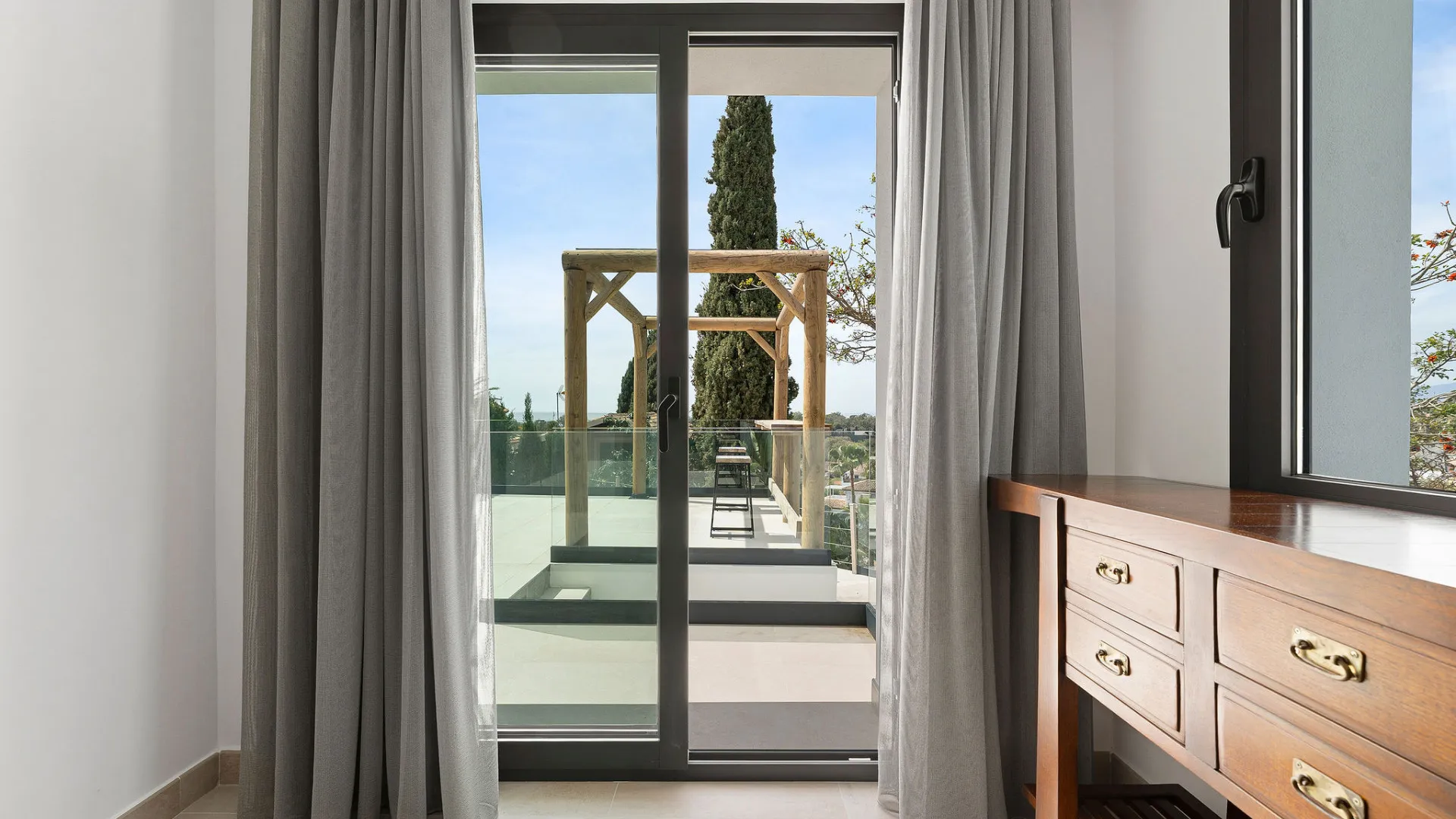 Villa for sale in Elviria with 4 bedrooms