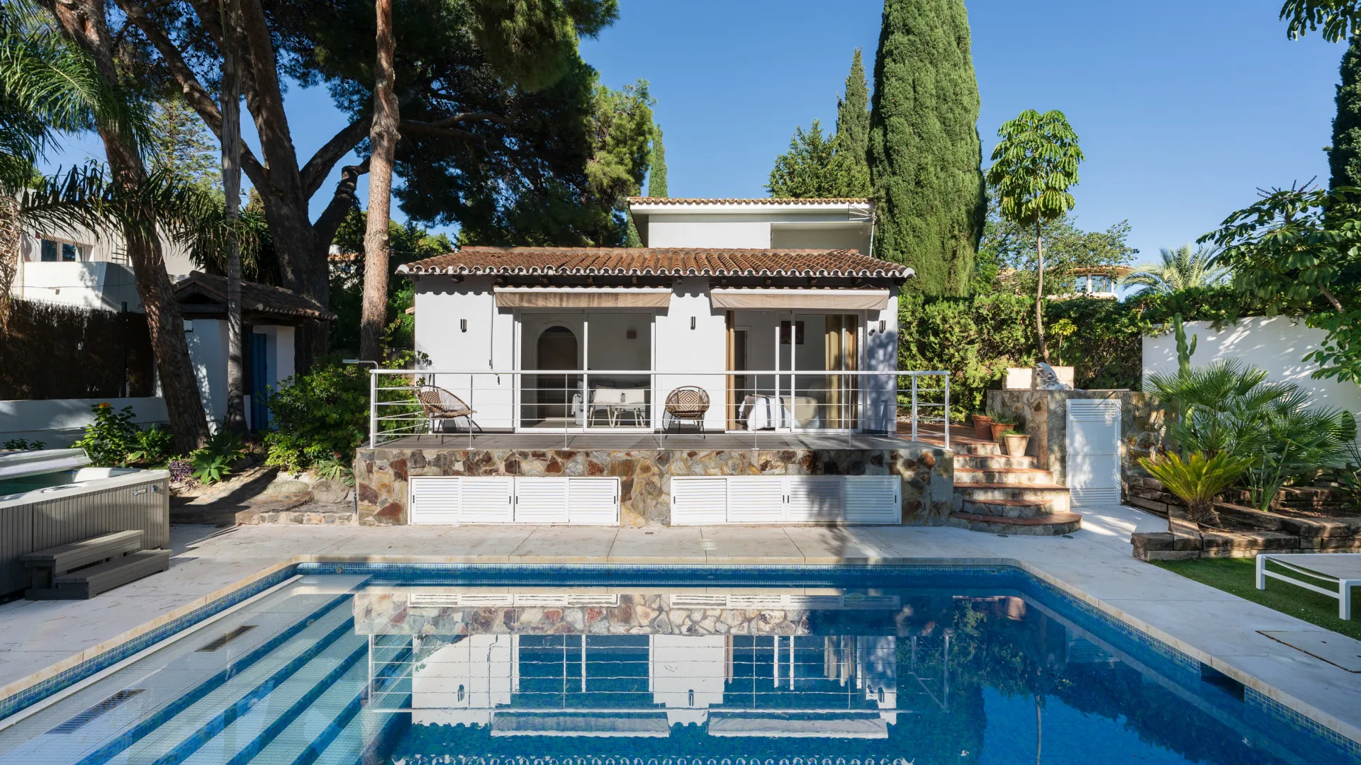 6 bedrooms villa for sale in Nueva Andalucia