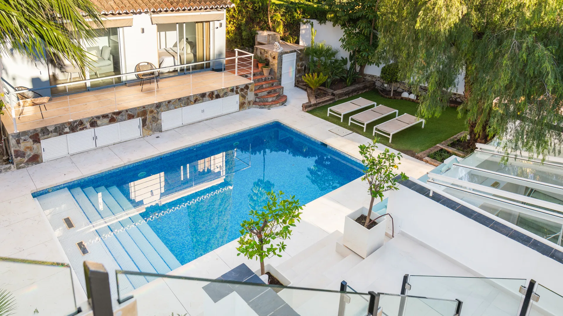 6 bedrooms villa for sale in Nueva Andalucia