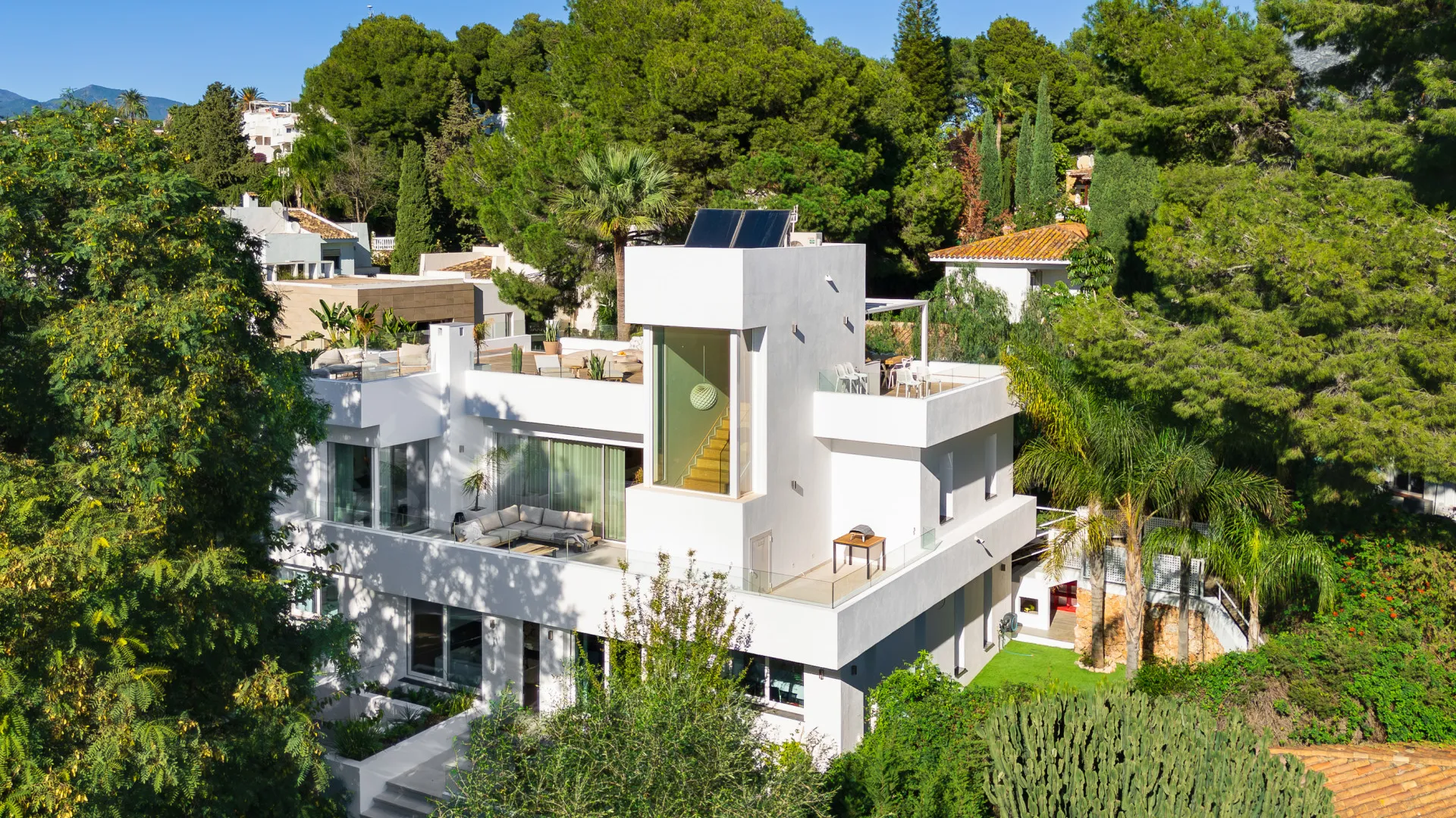 6 bedrooms villa for sale in Nueva Andalucia