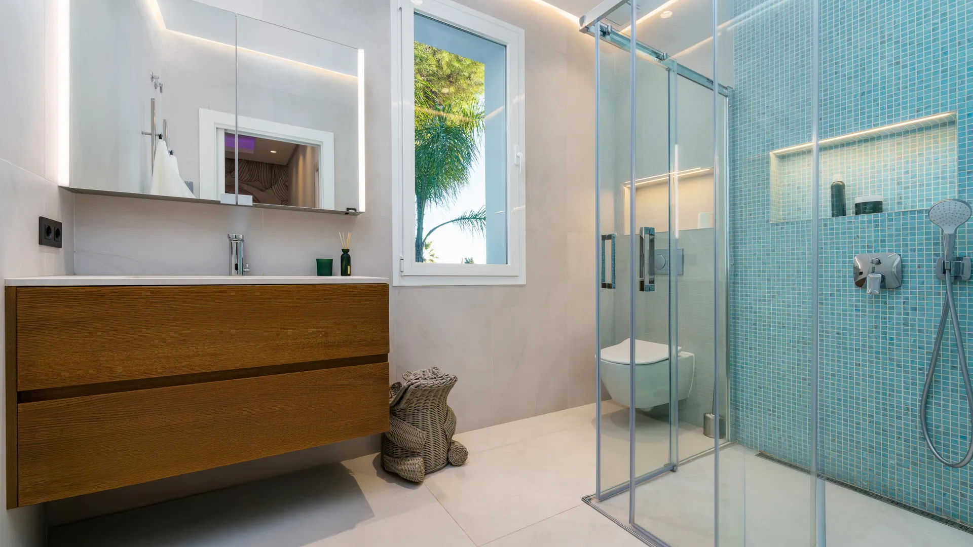 6 bedrooms villa for sale in Nueva Andalucia