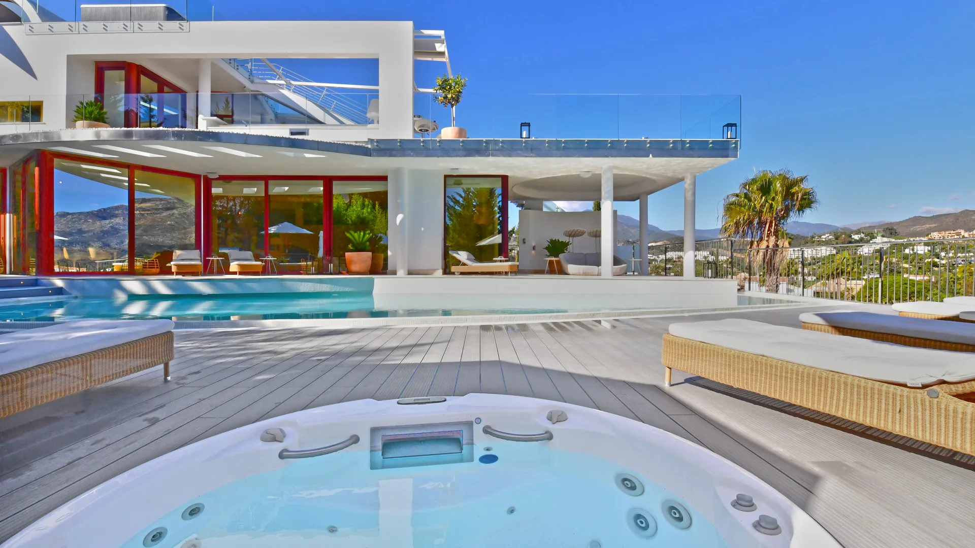 Nueva Andalucia, villa de 7 dormitorios en venta