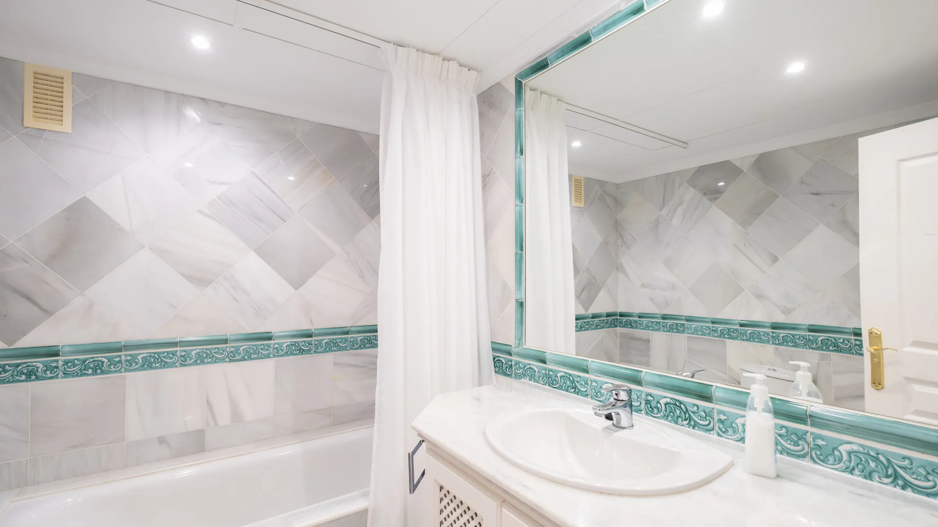 Monte Halcones, apartamento en venta con 3 dormitorios