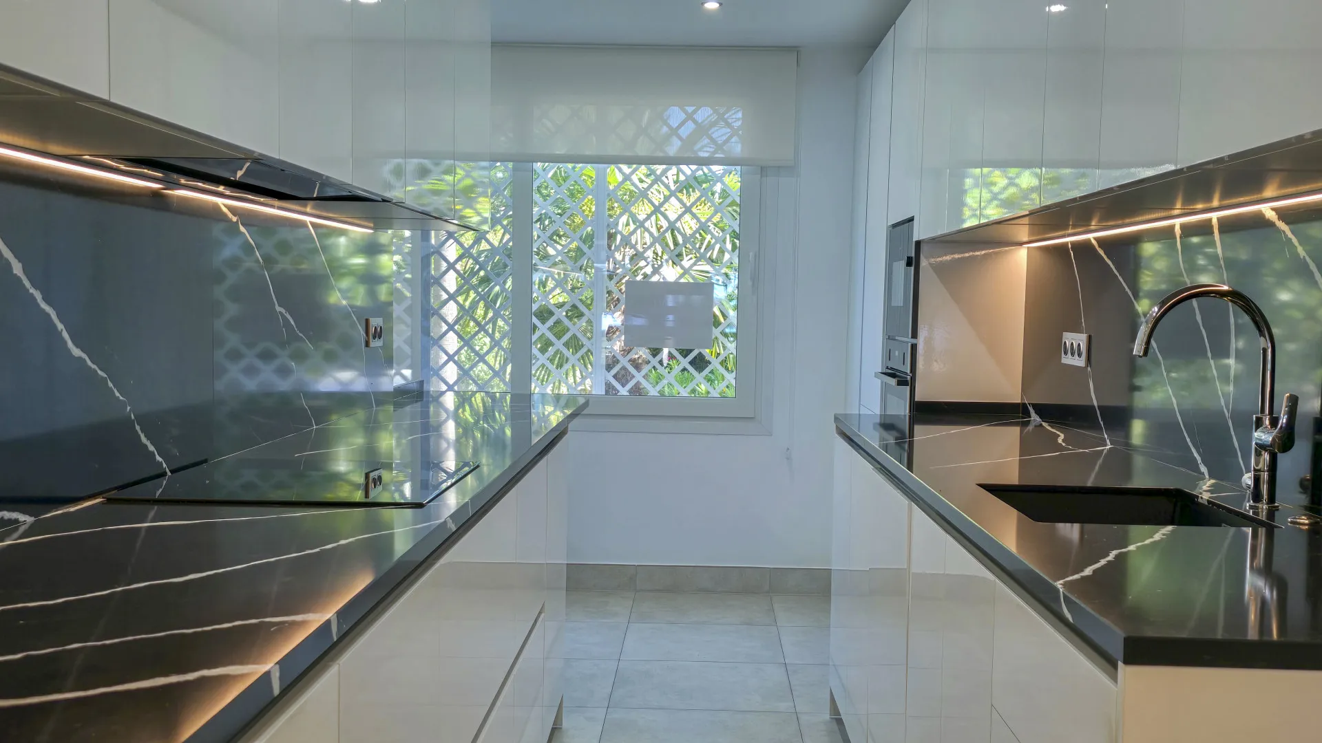 Ground floor apartment with 2 bedrooms for sale in Los Granados Playa