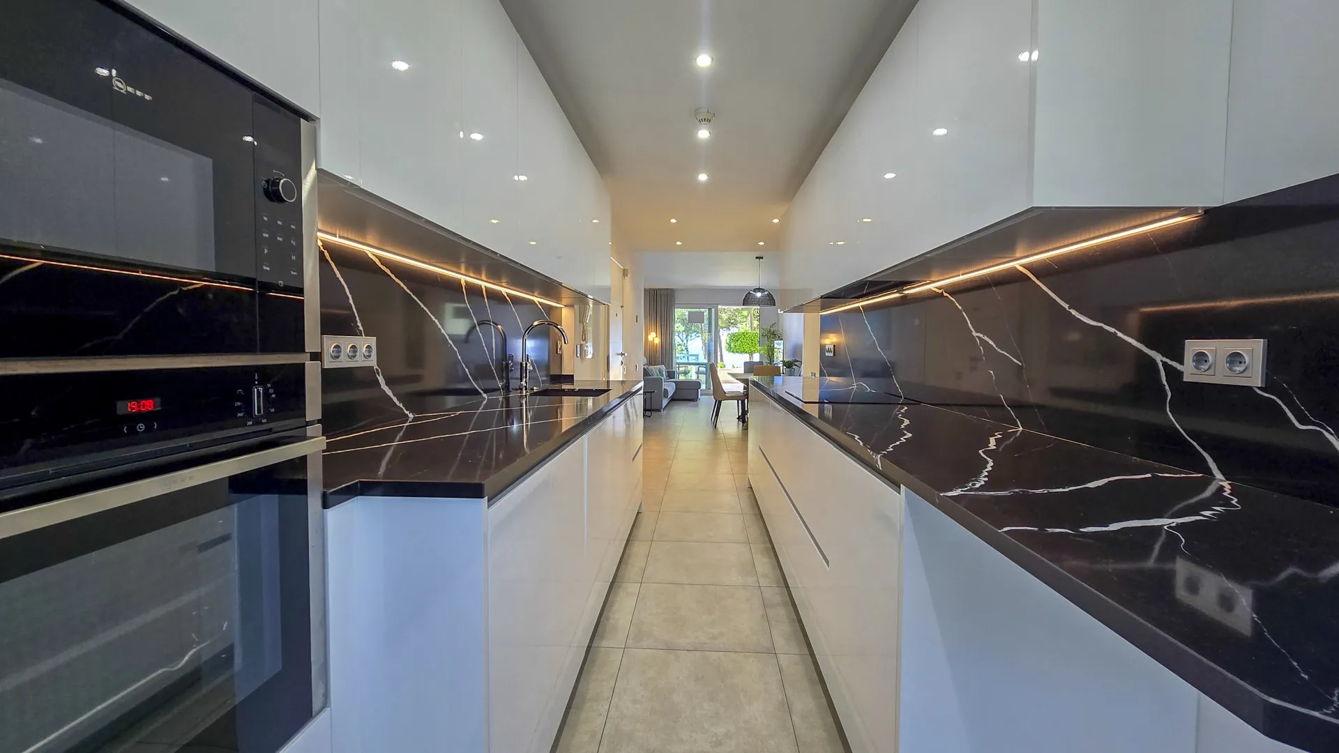 Ground floor apartment with 2 bedrooms for sale in Los Granados Playa