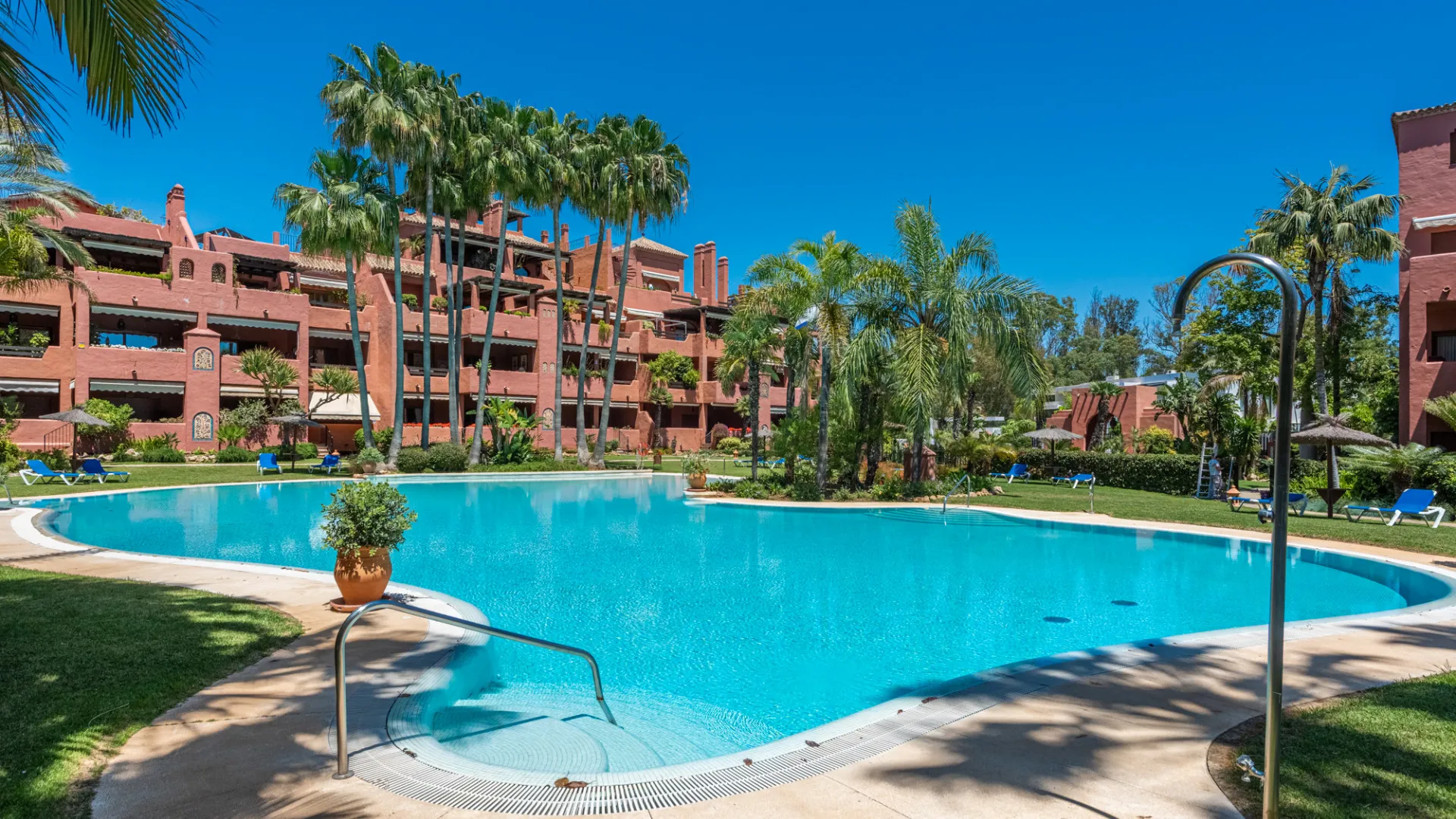 Apartamento en venta en Alhambra del Golf con 2 dormitorios