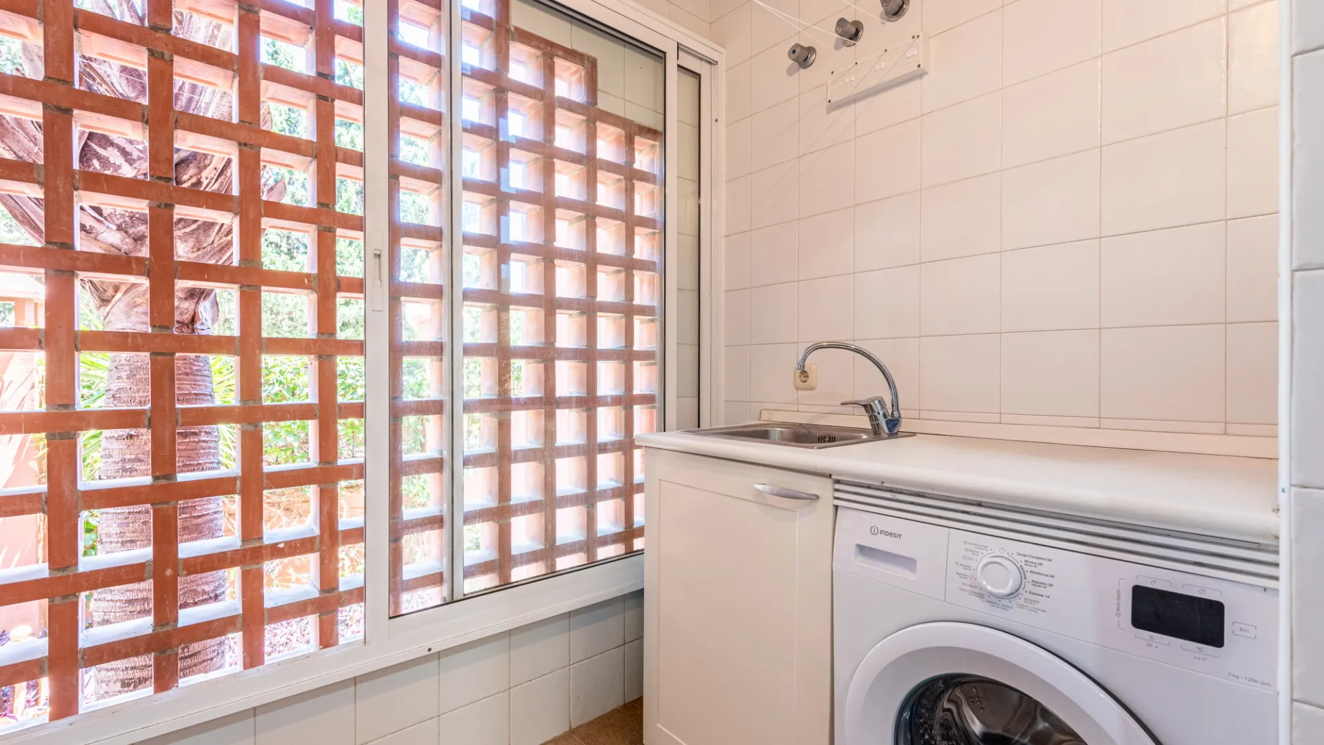 Apartamento en venta en Alhambra del Golf con 2 dormitorios