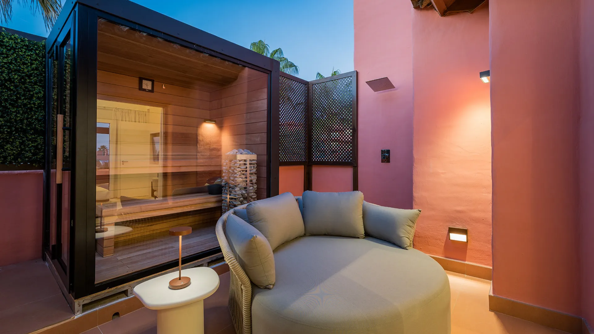 For sale penthouse with 3 bedrooms in New Golden Mile