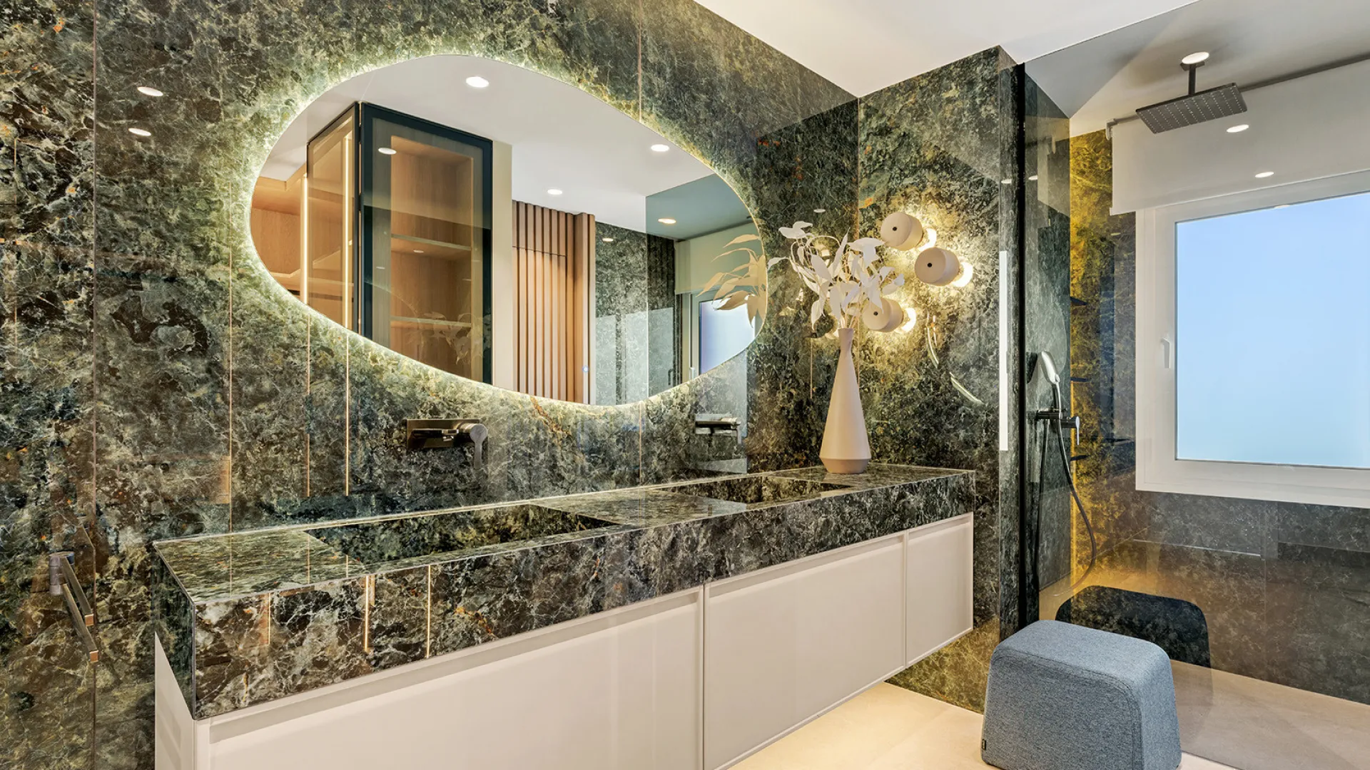 For sale penthouse with 3 bedrooms in New Golden Mile