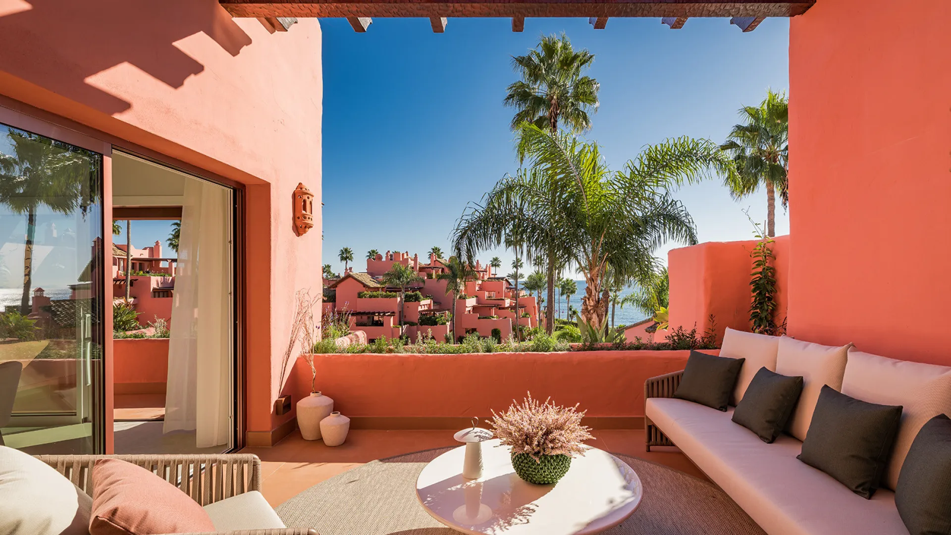 For sale penthouse with 3 bedrooms in New Golden Mile