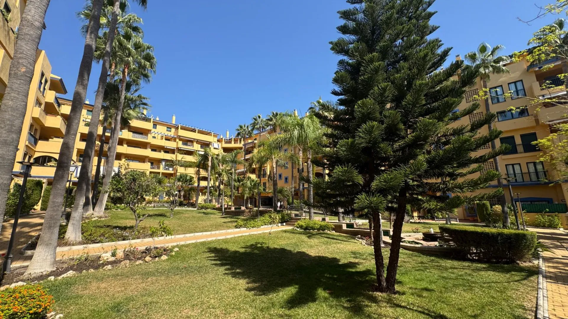 Apartment in Los Naranjos for sale