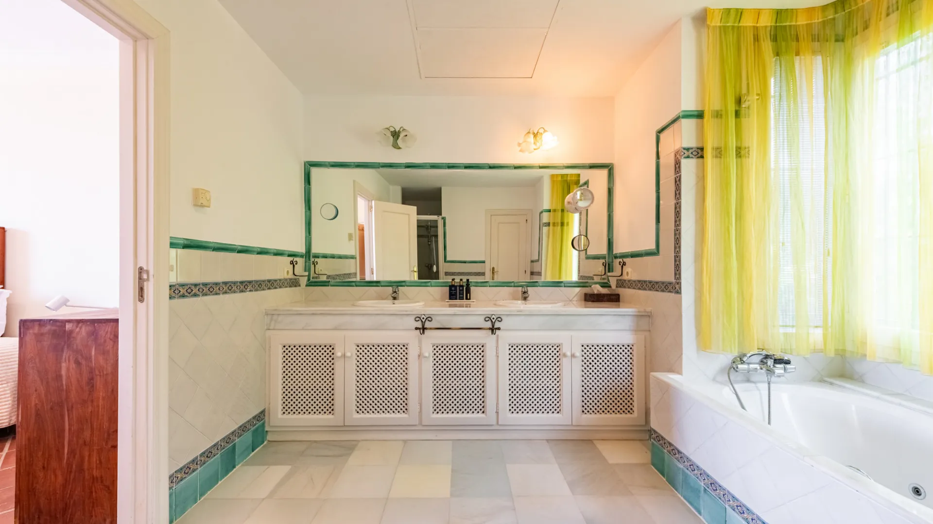 Buy La Perla de la Bahía semi detached villa with 5 bedrooms