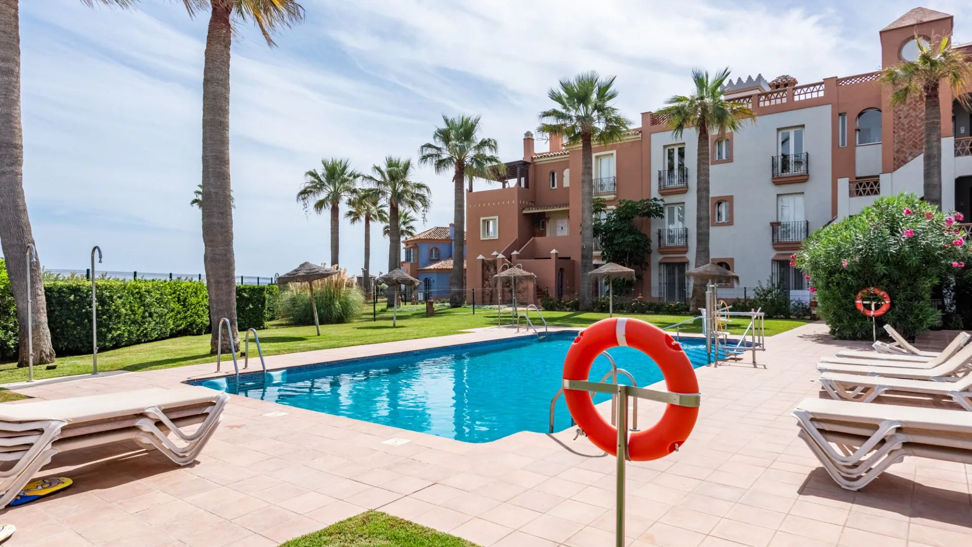 Buy La Perla de la Bahía semi detached villa with 5 bedrooms