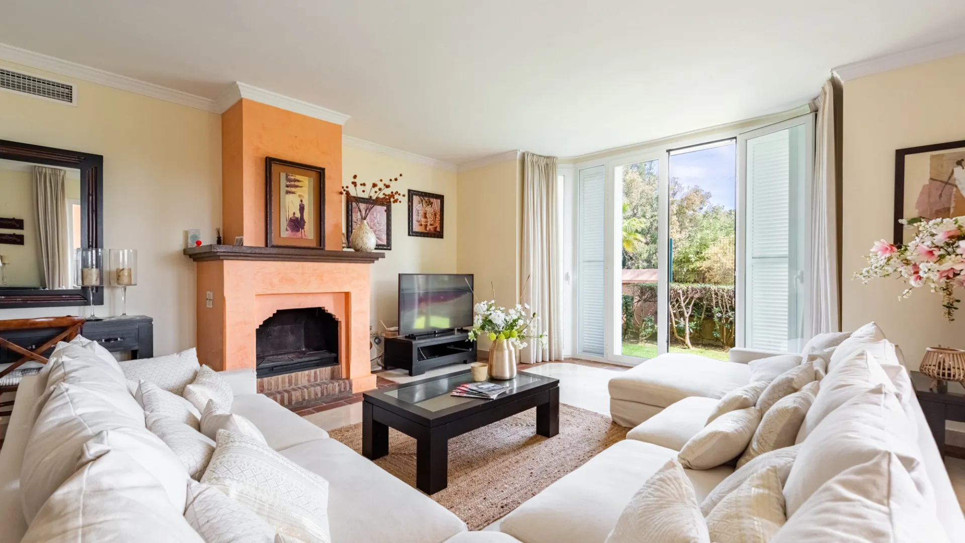 Buy La Perla de la Bahía semi detached villa with 5 bedrooms