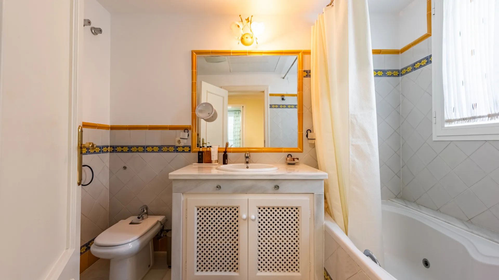 Buy La Perla de la Bahía semi detached villa with 5 bedrooms