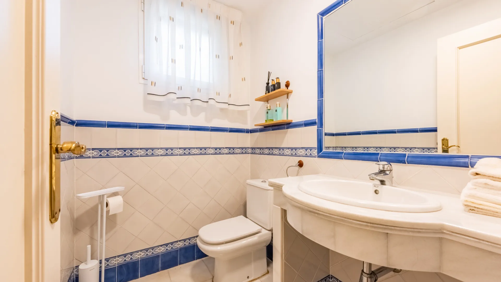 Buy La Perla de la Bahía semi detached villa with 5 bedrooms
