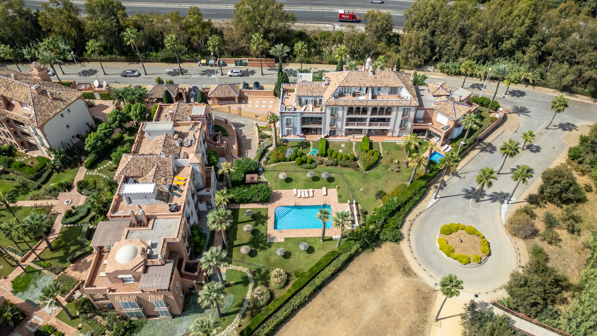 Buy La Perla de la Bahía semi detached villa with 5 bedrooms