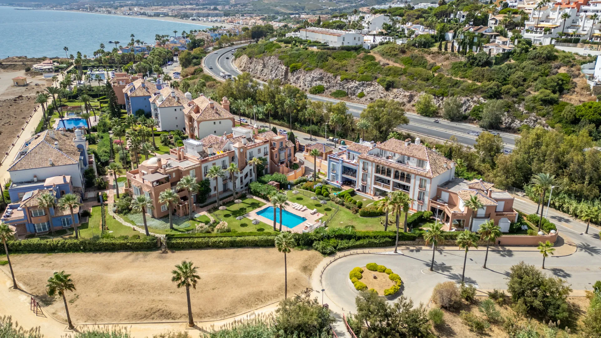 Buy La Perla de la Bahía semi detached villa with 5 bedrooms