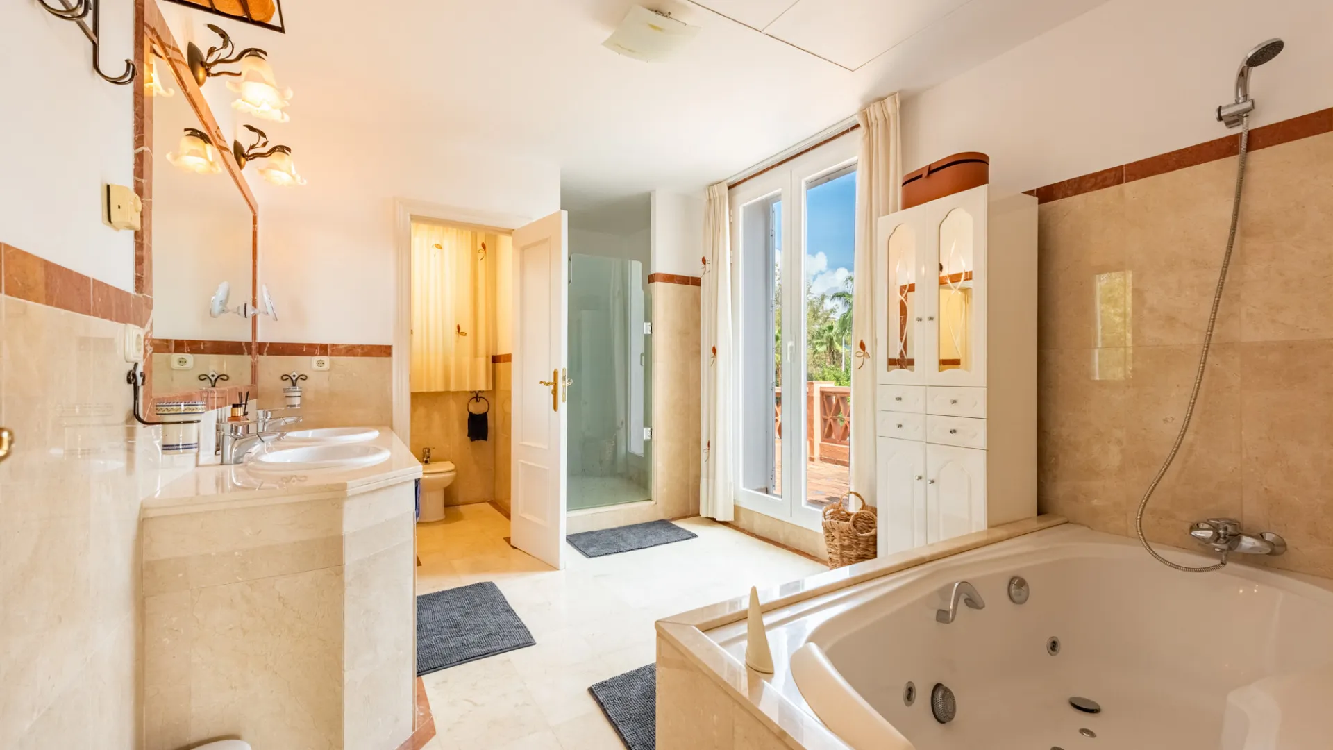 Buy La Perla de la Bahía semi detached villa with 5 bedrooms