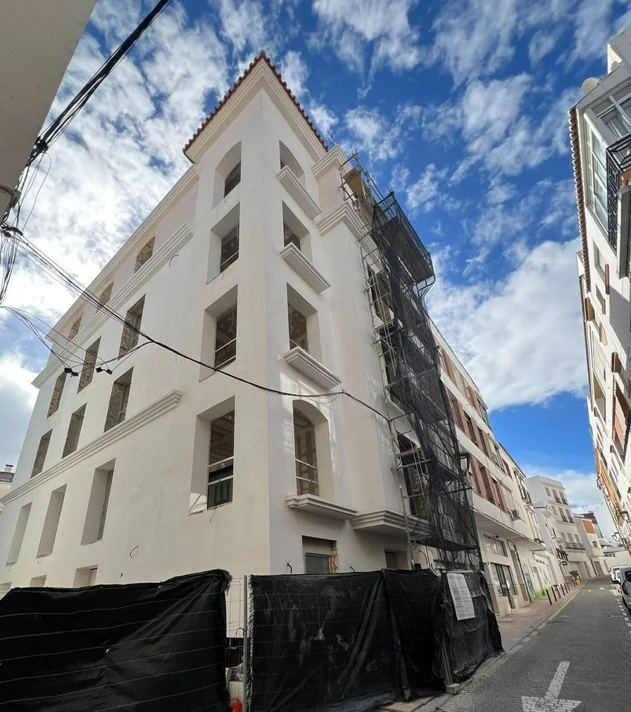 Hotel for sale in Estepona Centre with 9 bedrooms