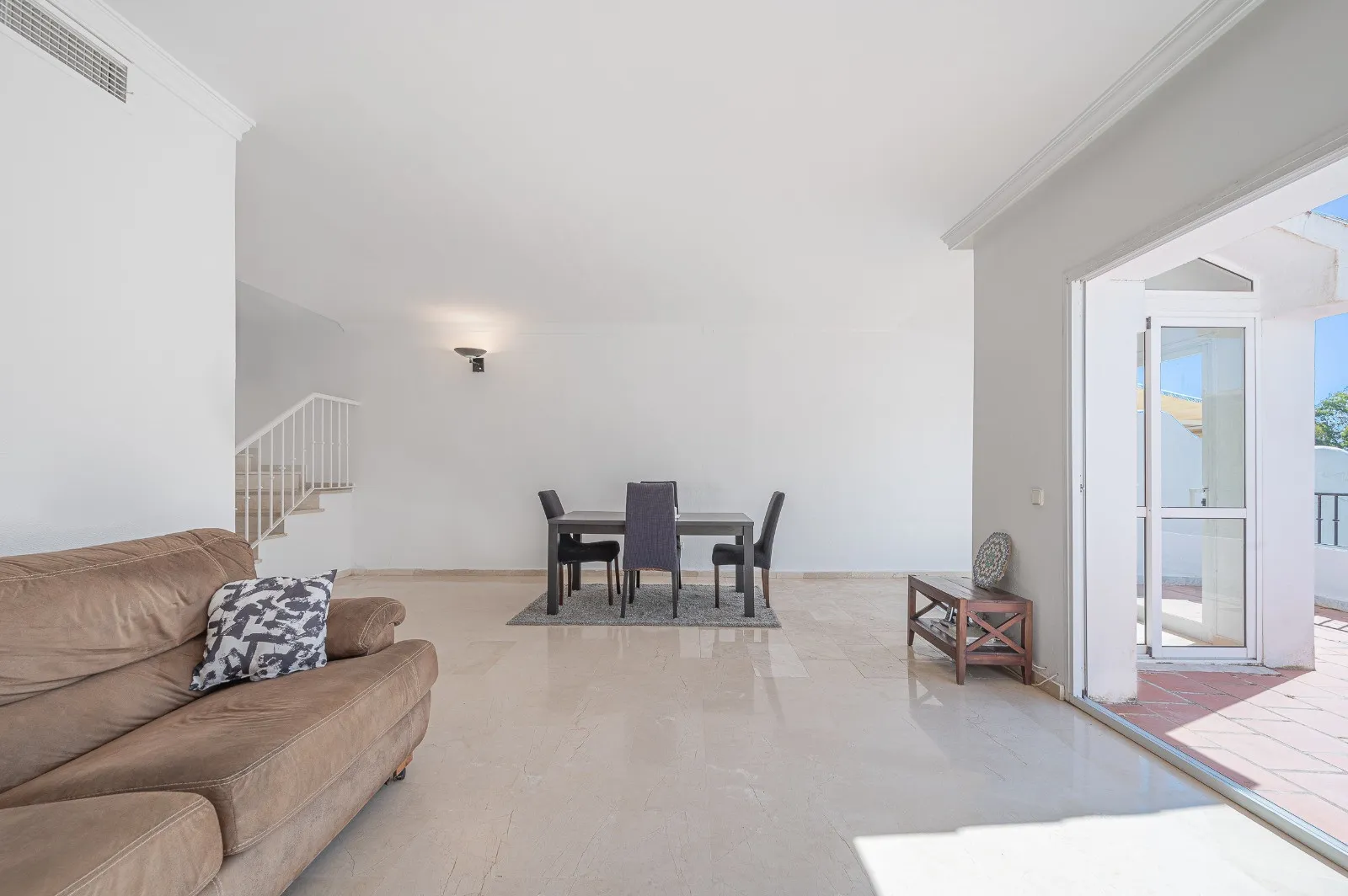 For sale La Quinta town house with 4 bedrooms