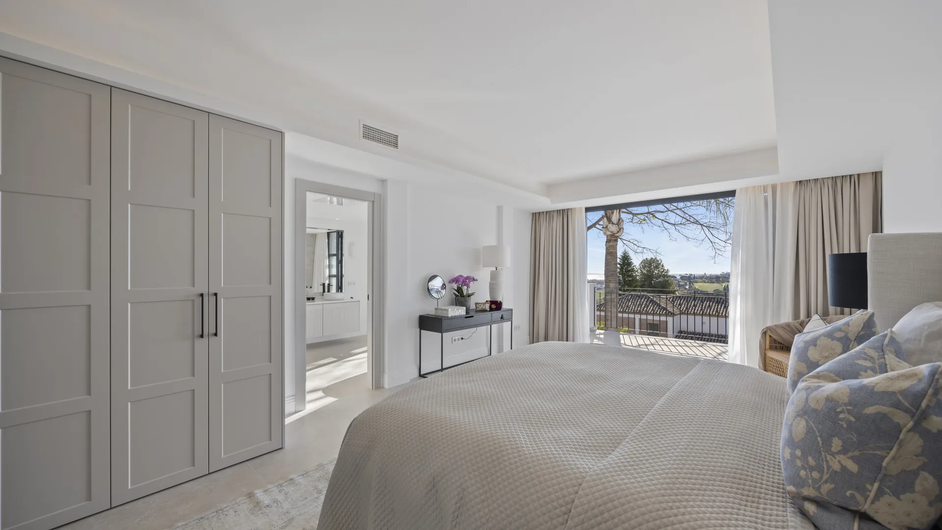 Altos del Paraiso villa for sale