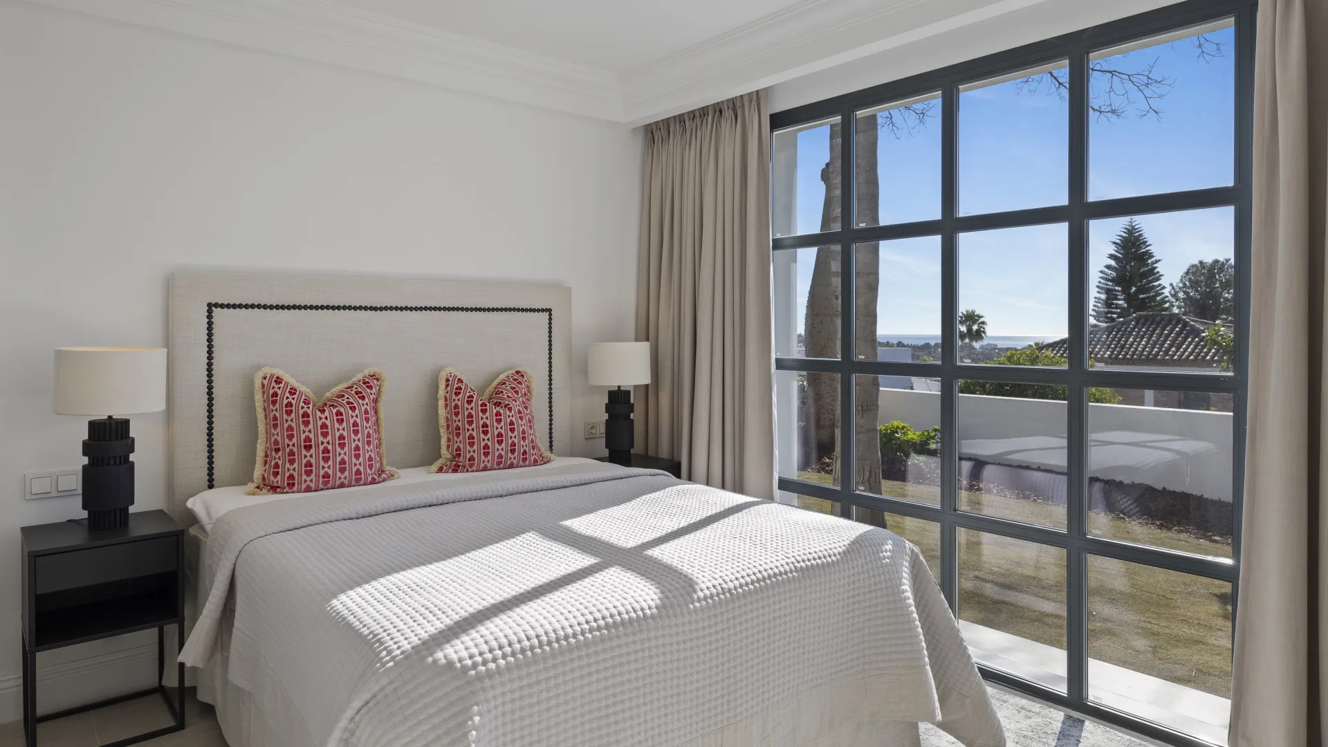 Altos del Paraiso villa for sale