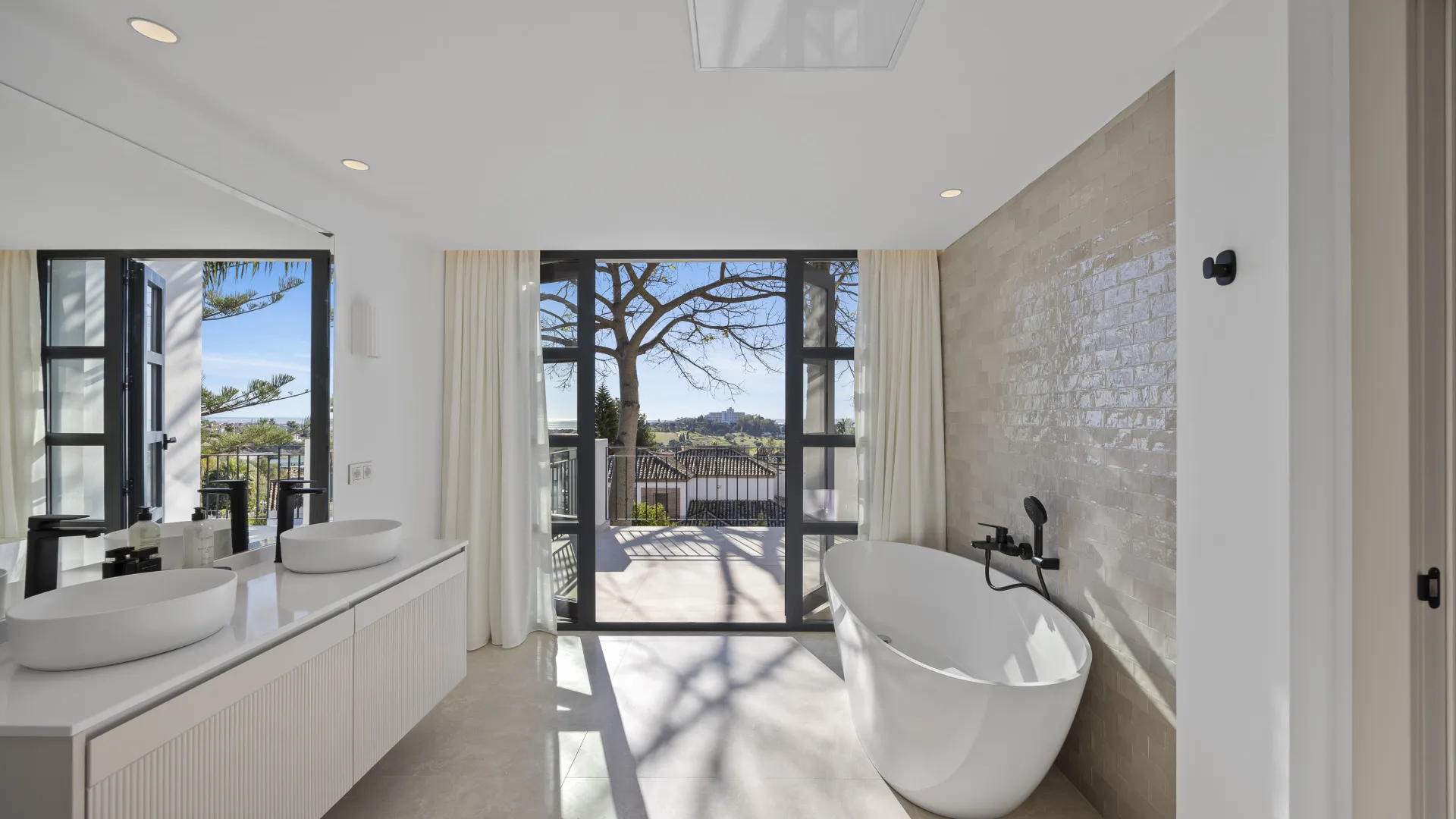 Altos del Paraiso villa for sale