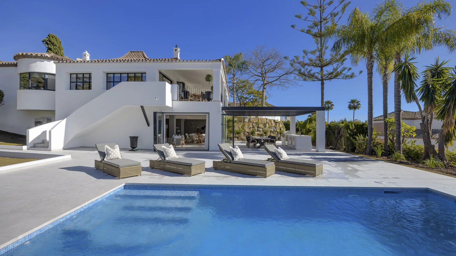 Altos del Paraiso villa for sale