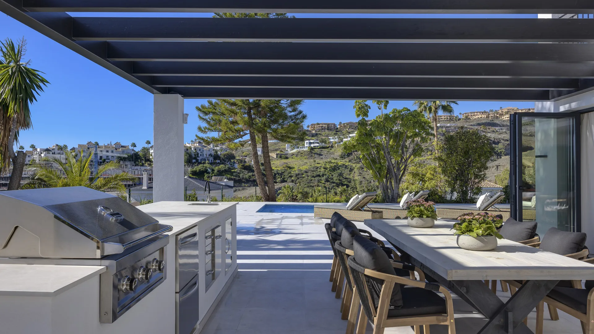 Altos del Paraiso villa for sale