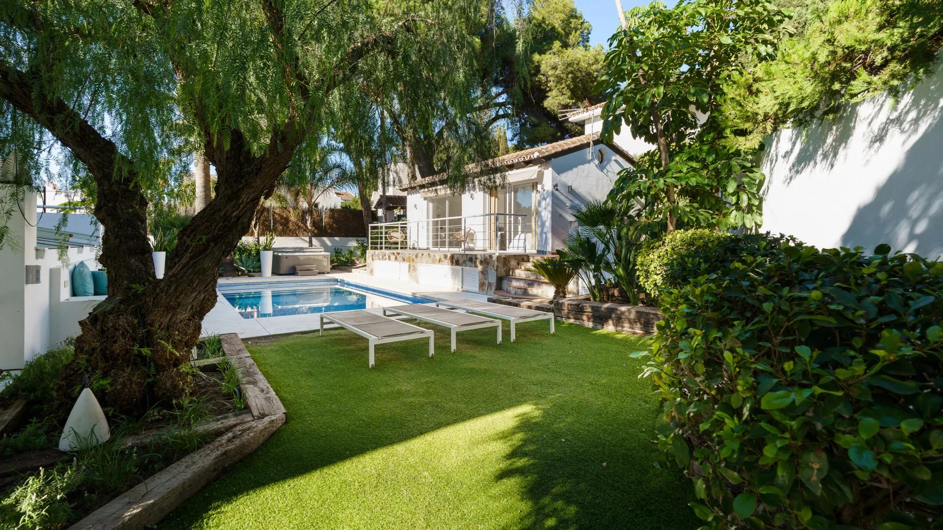 Nueva Andalucia villa for sale