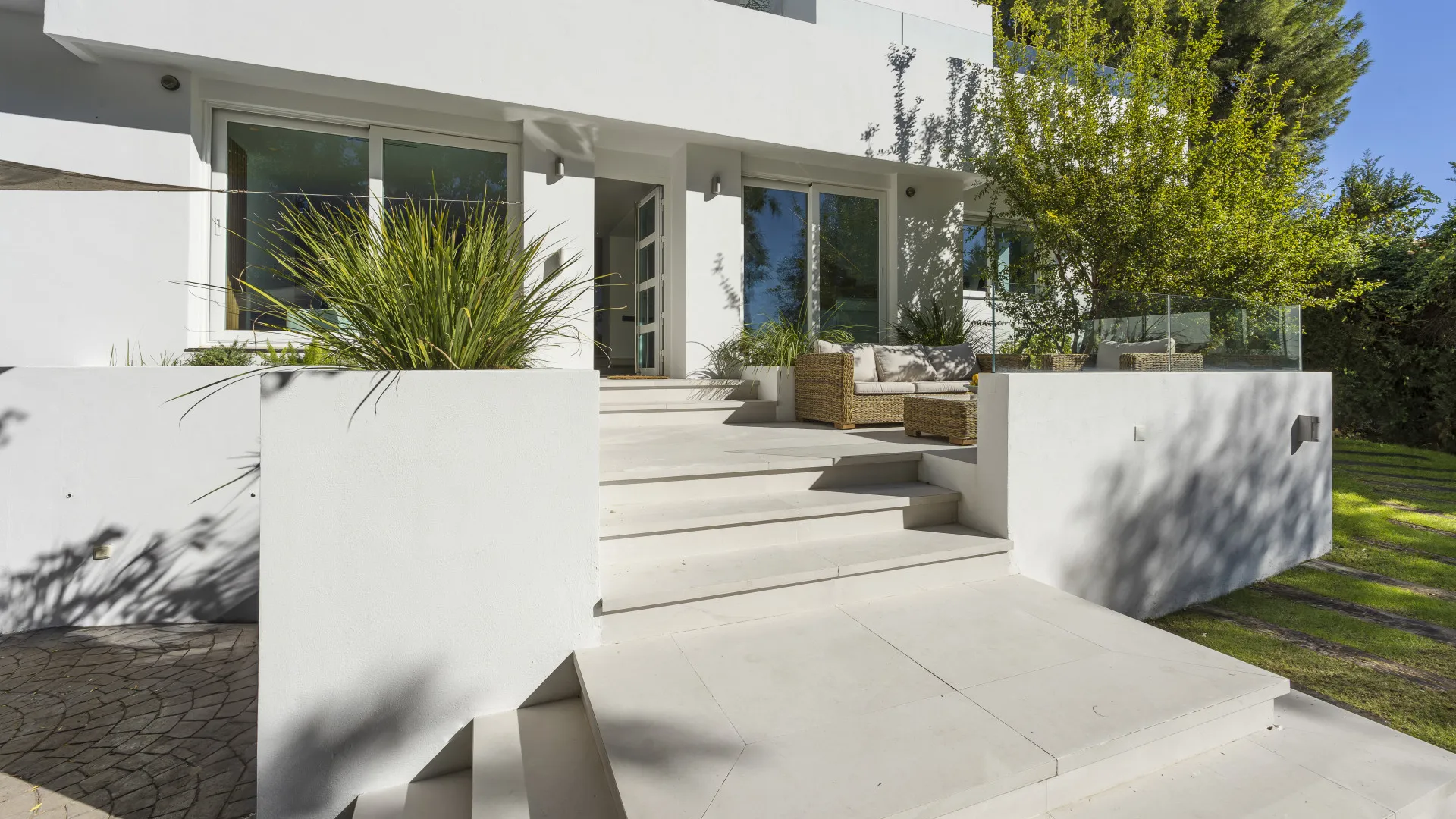 Nueva Andalucia villa for sale