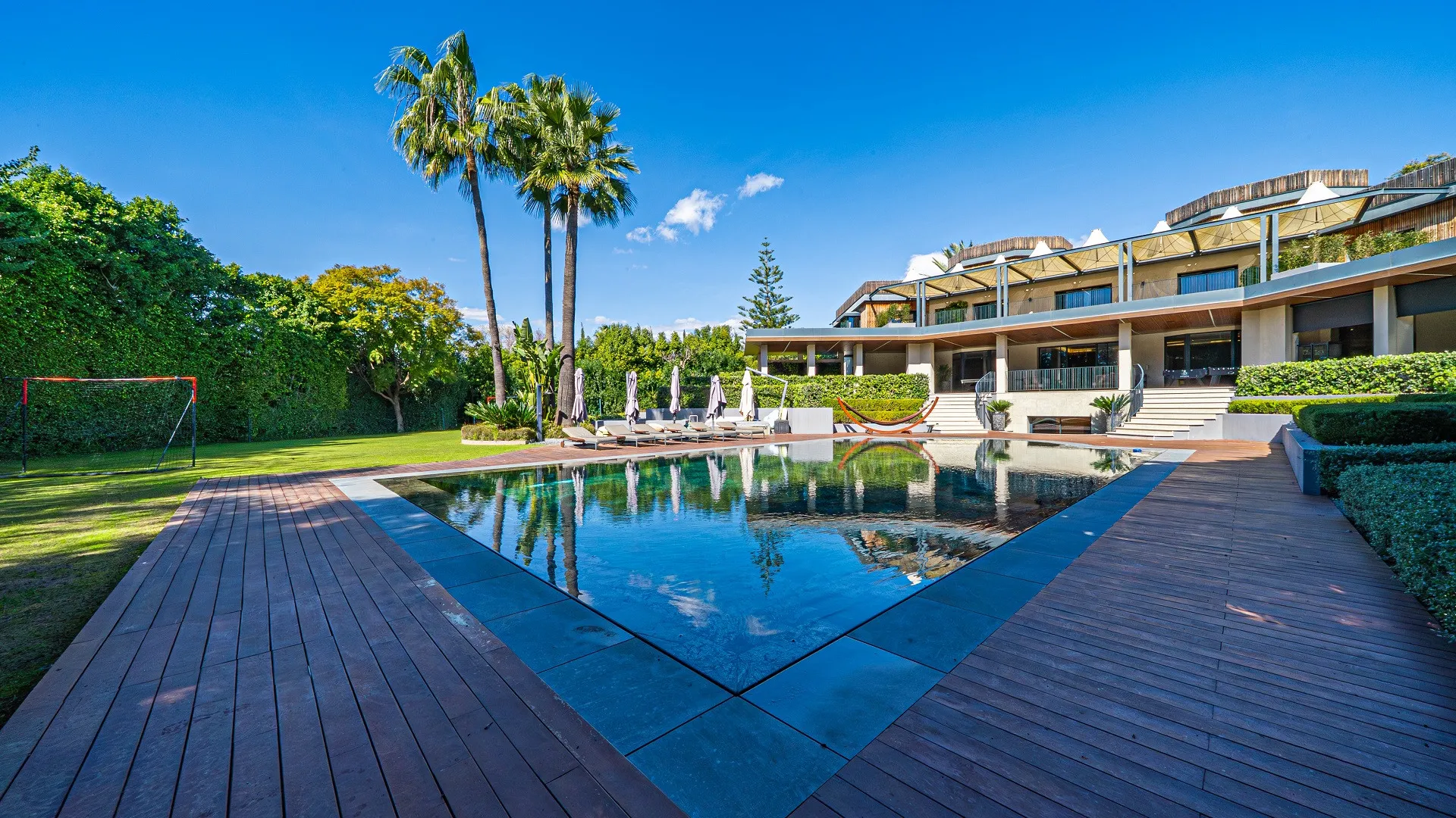 For sale Guadalmina Baja 10 bedrooms villa