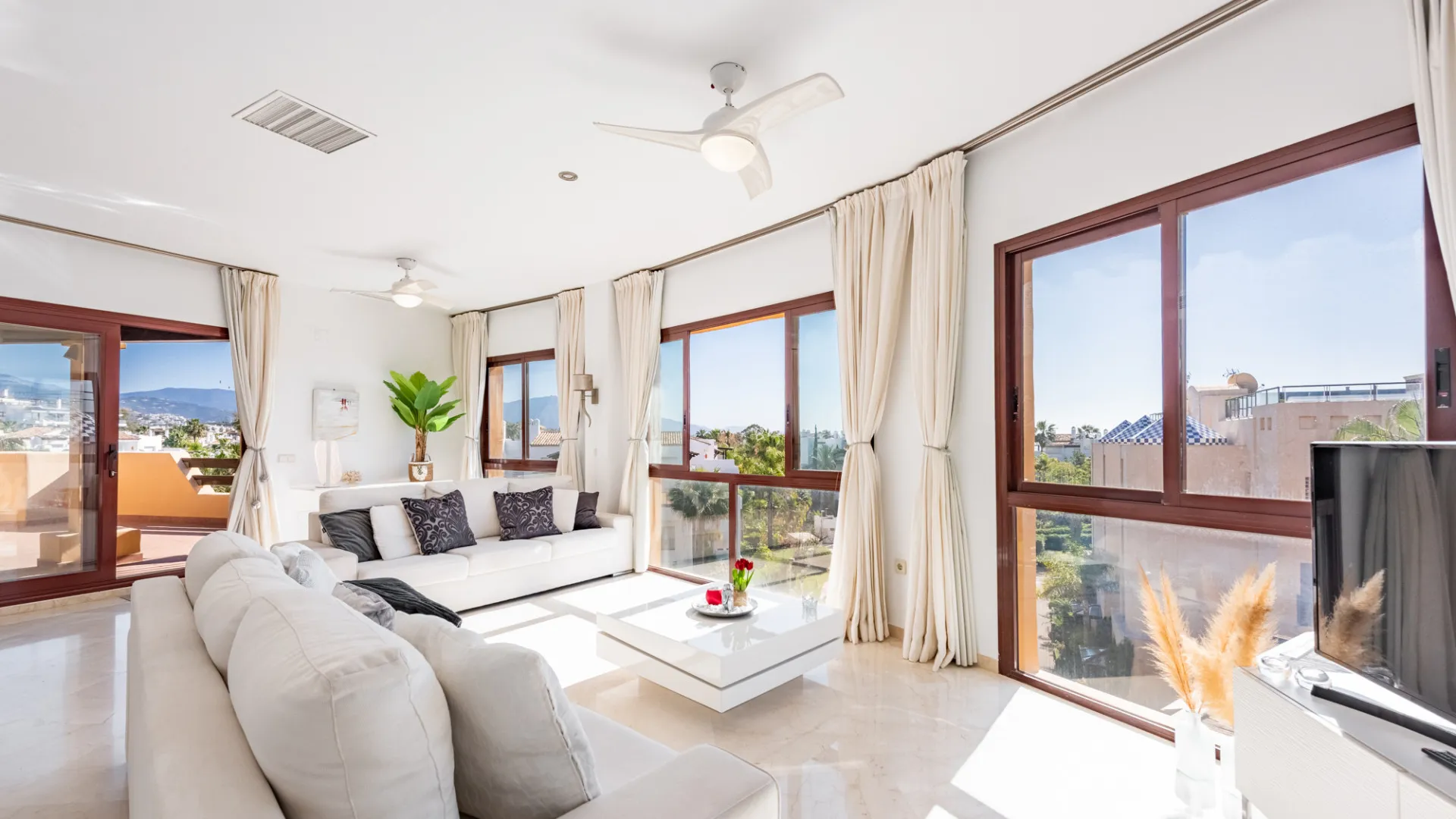 3 bedrooms penthouse for sale in Costalita