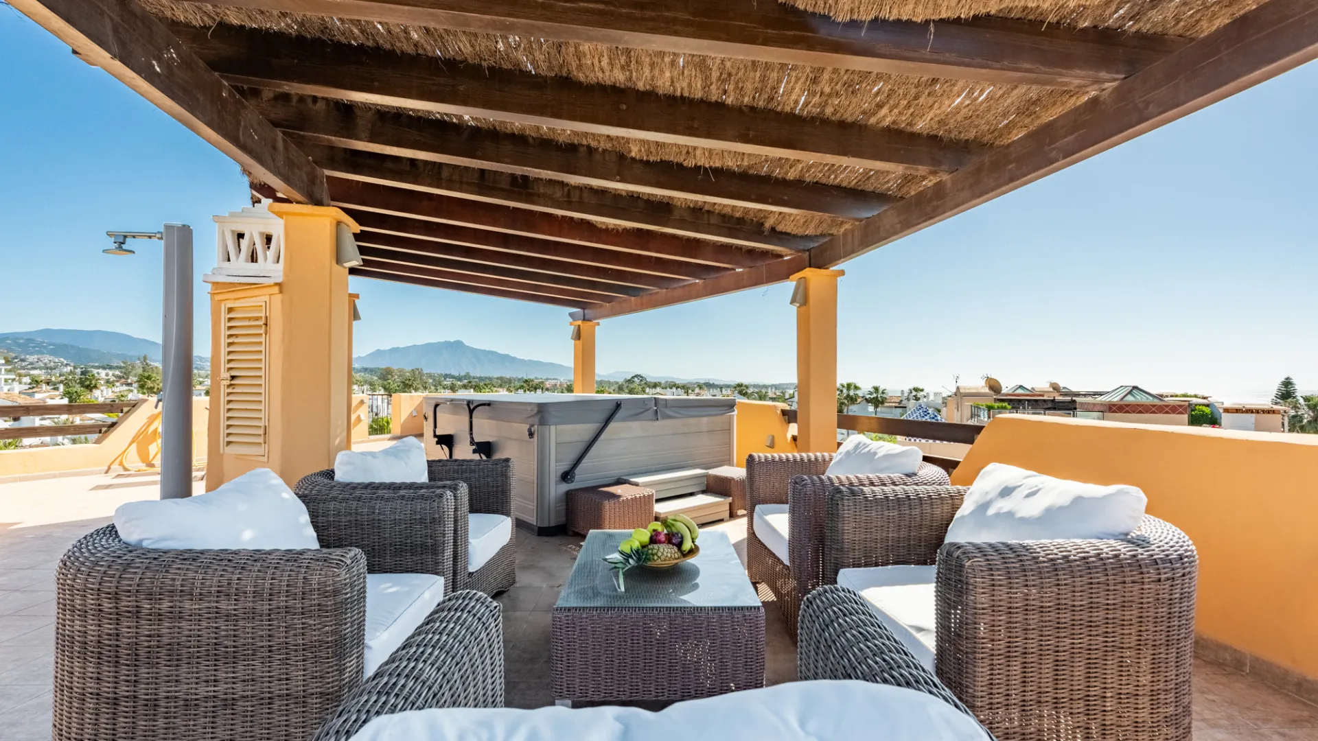 3 bedrooms penthouse for sale in Costalita