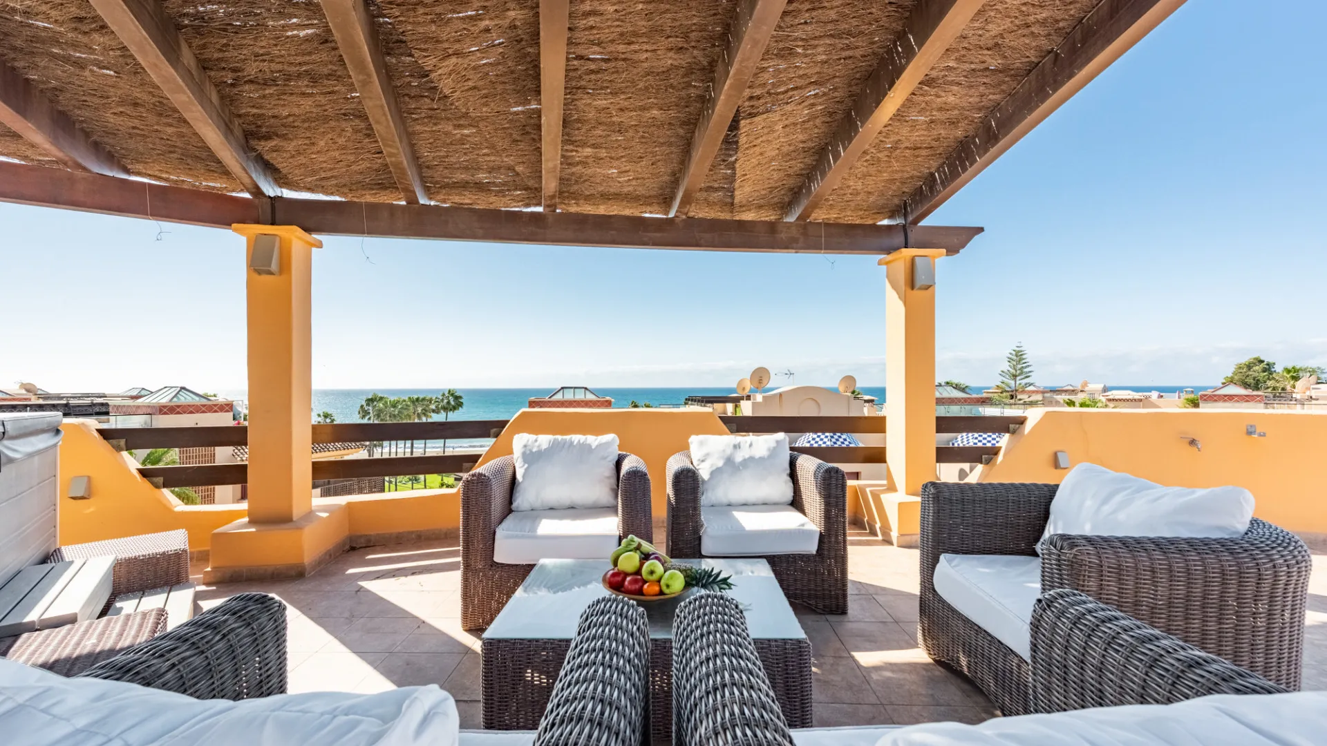 3 bedrooms penthouse for sale in Costalita