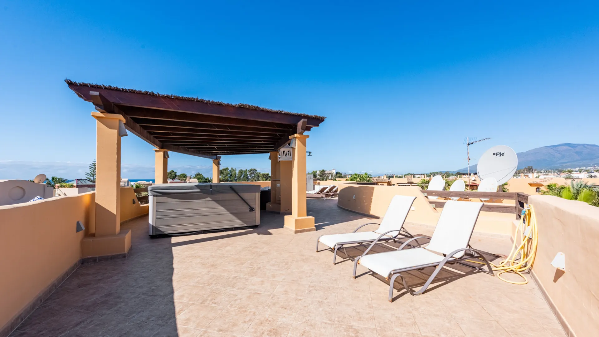 3 bedrooms penthouse for sale in Costalita