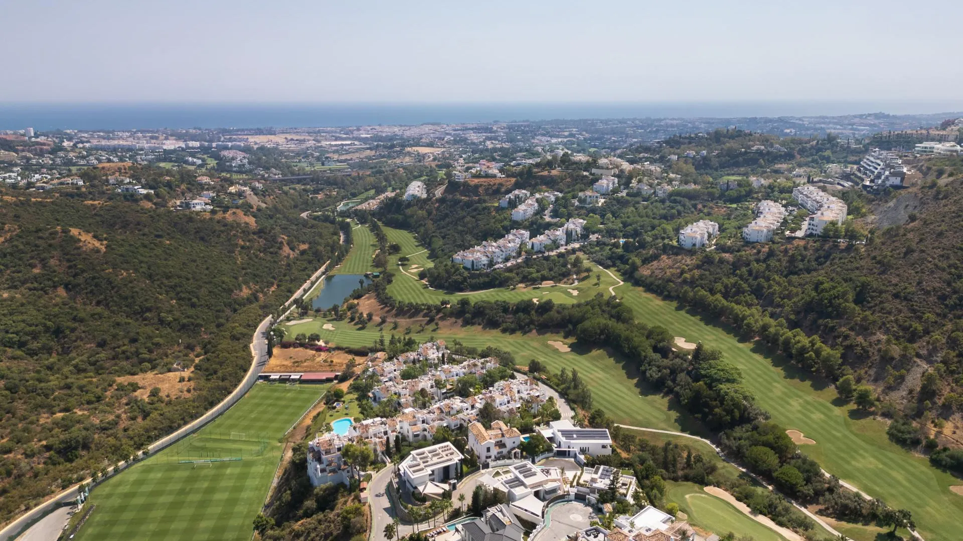 Comprar villa de 6 dormitorios en Lomas de La Quinta