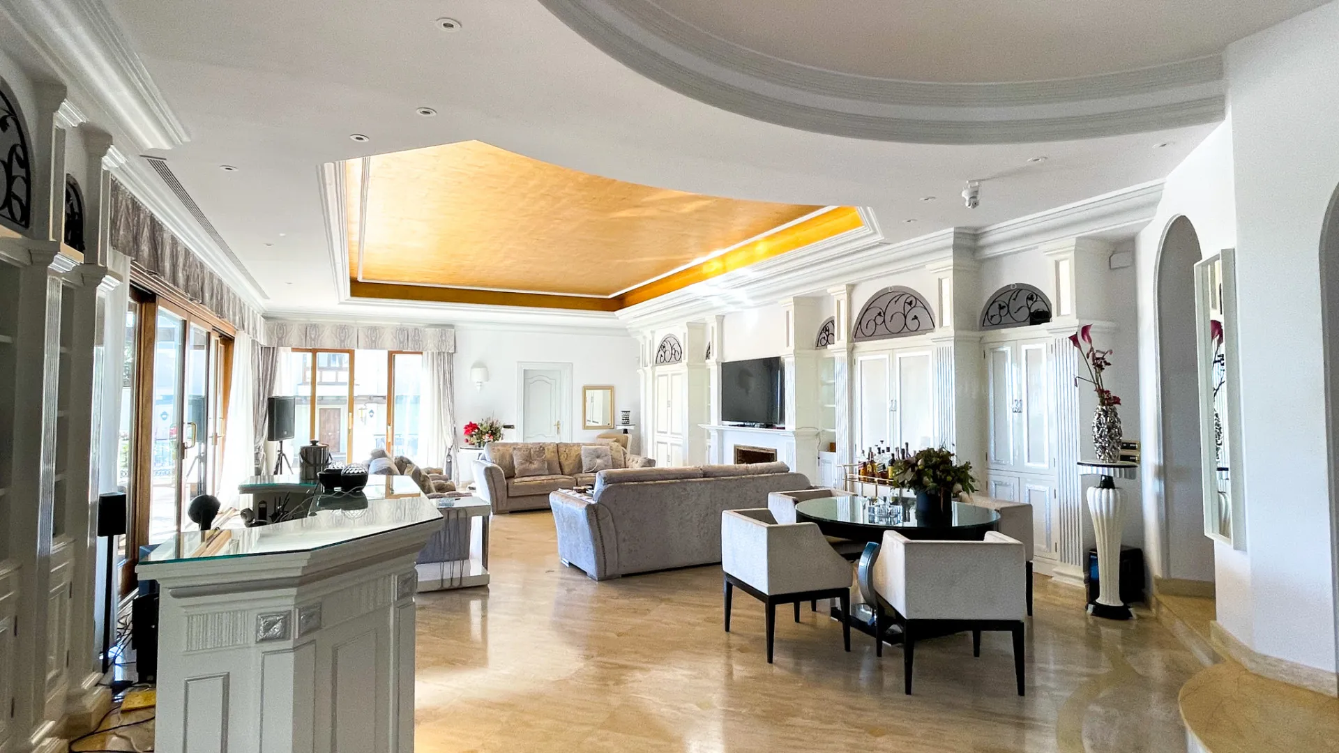 Villa for sale in Paraiso Alto with 16 bedrooms