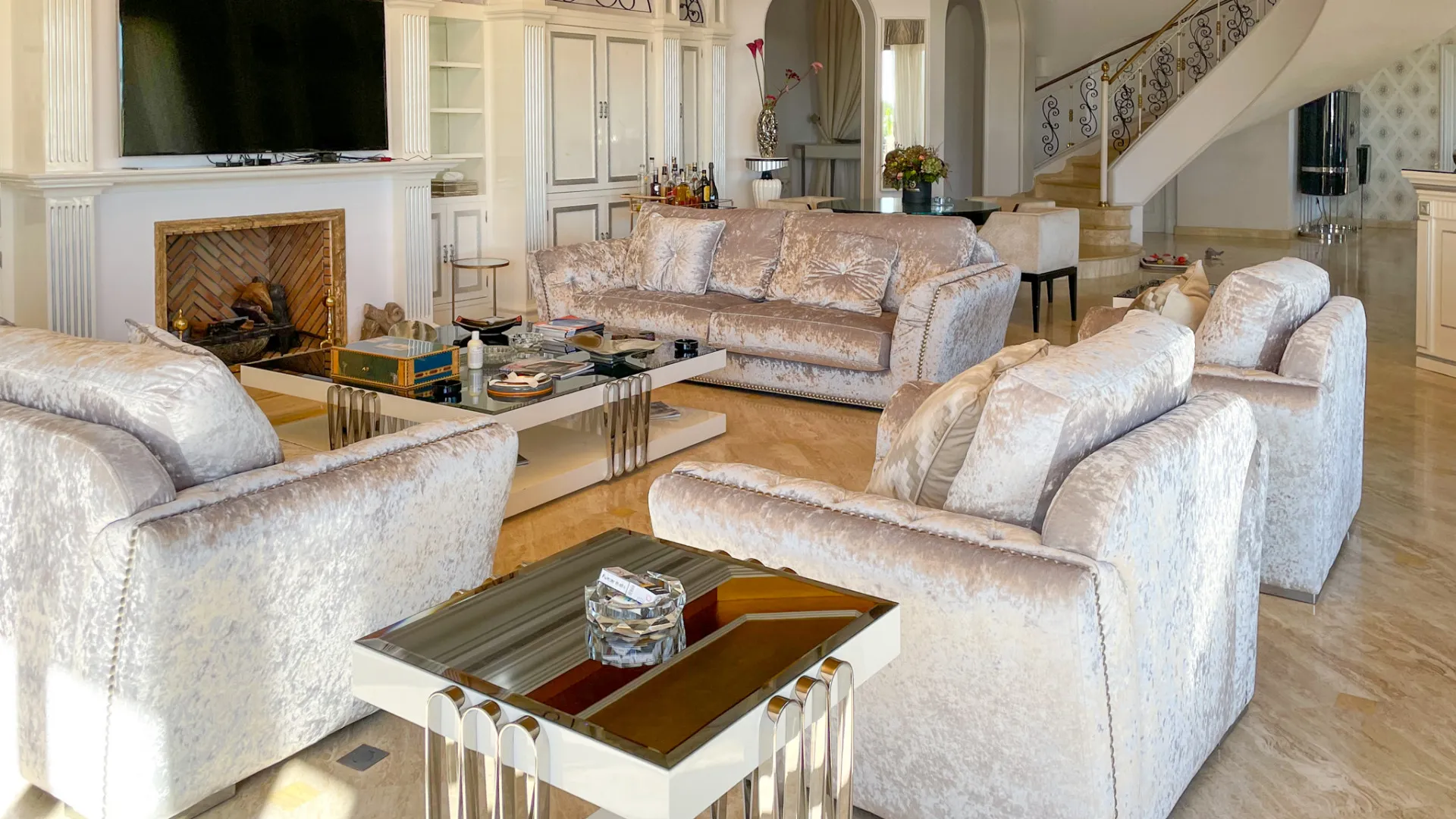 Villa for sale in Paraiso Alto with 16 bedrooms