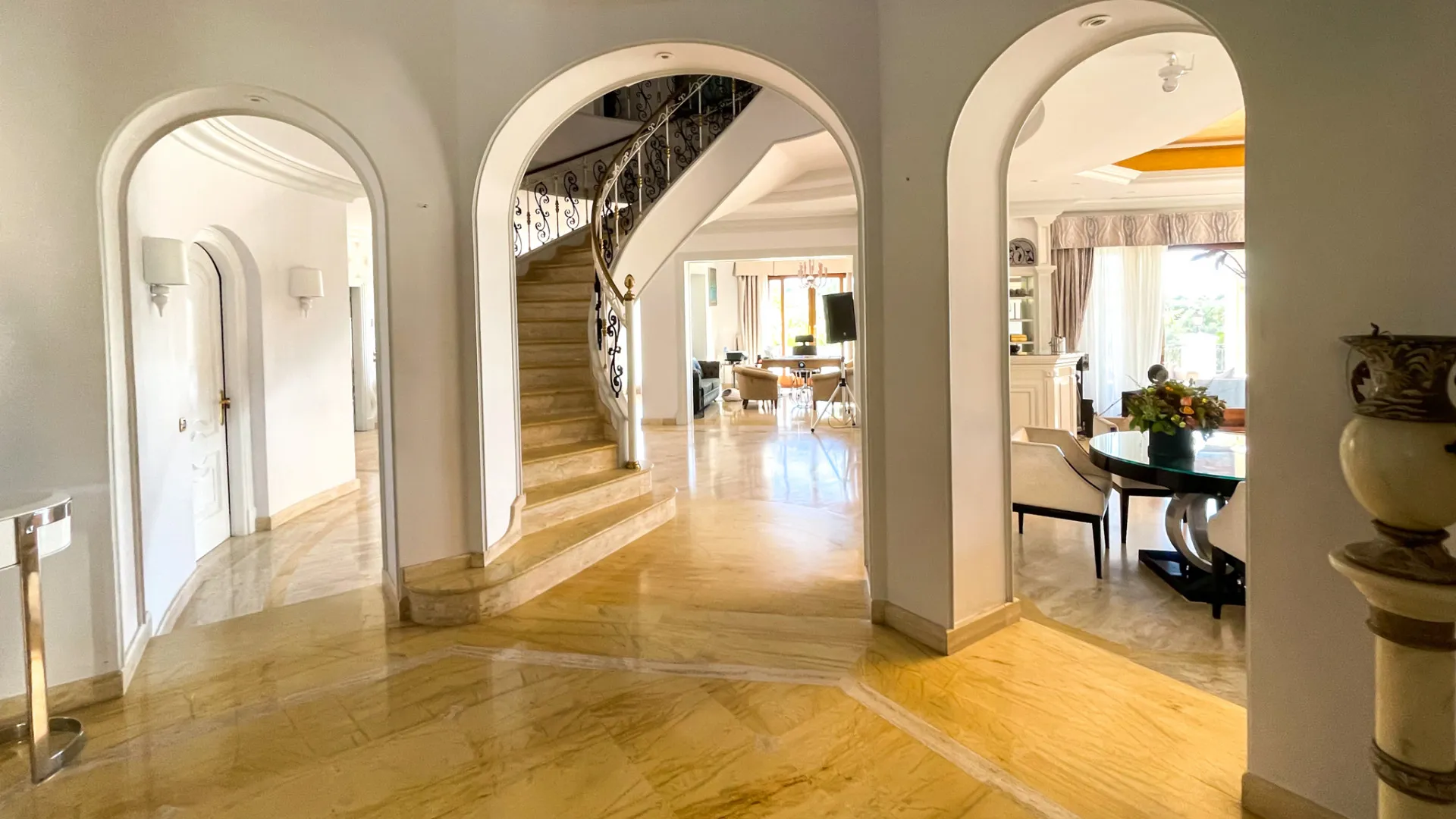 Villa for sale in Paraiso Alto with 16 bedrooms