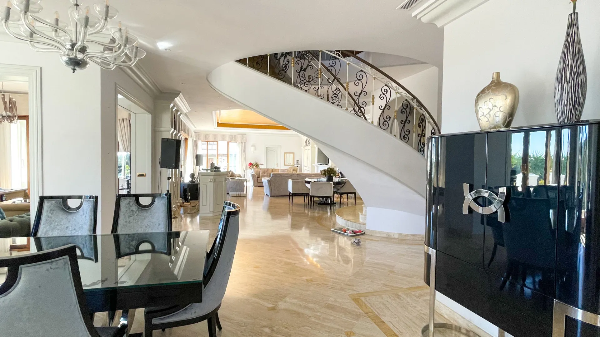 Villa for sale in Paraiso Alto with 16 bedrooms