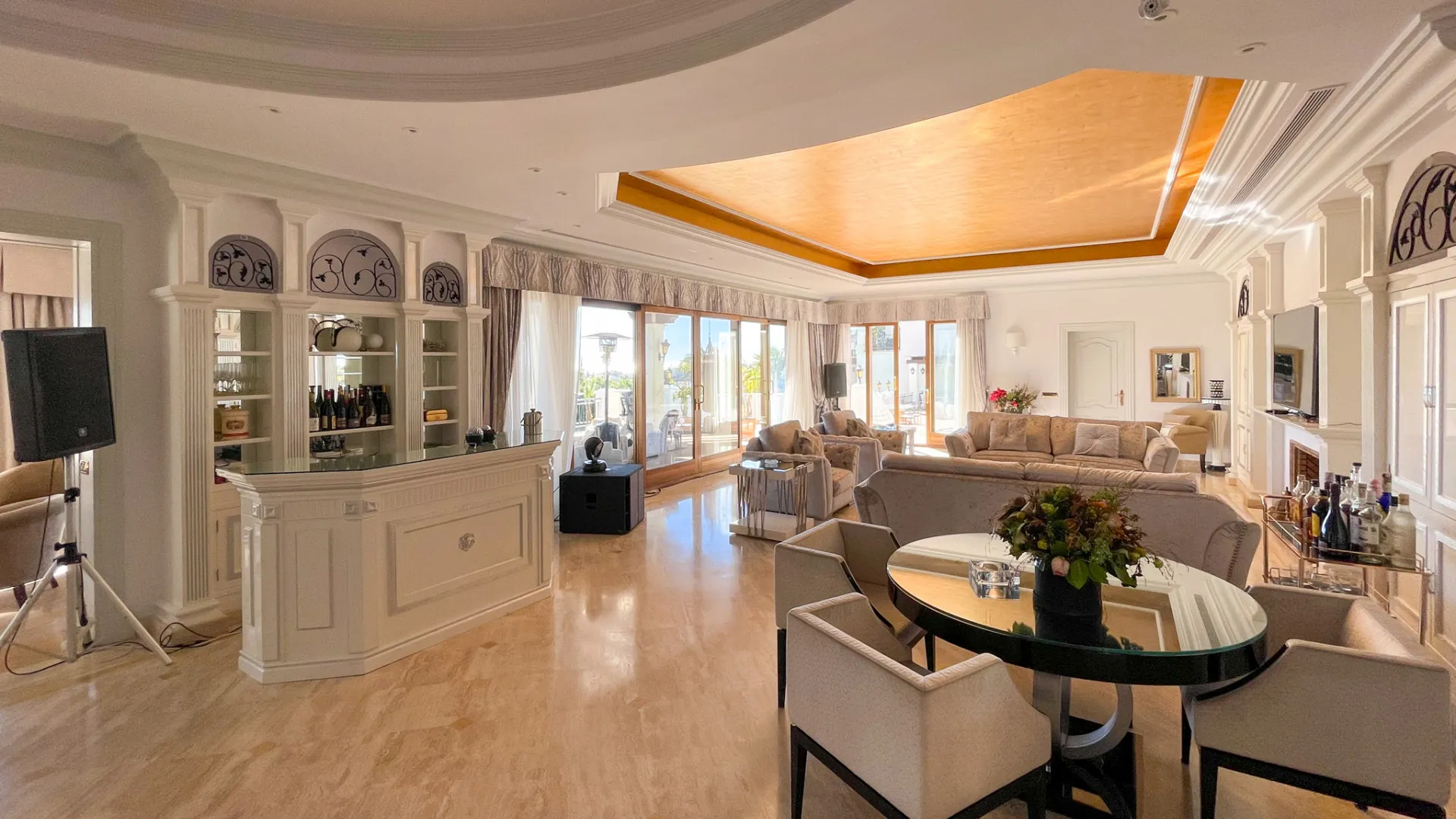 Villa for sale in Paraiso Alto with 16 bedrooms